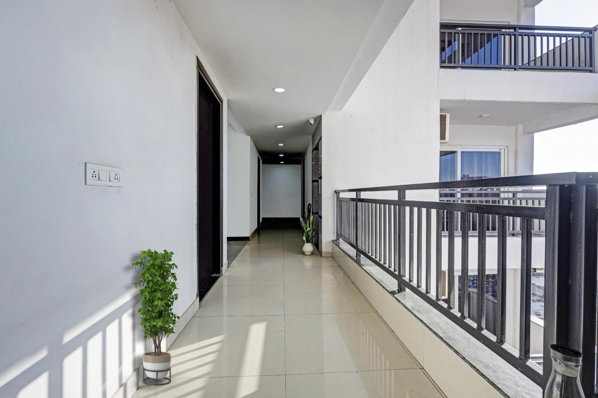 Super Townhouse Tipsyy Near Bestech Central Square Mall Gurgaon Eksteriør billede
