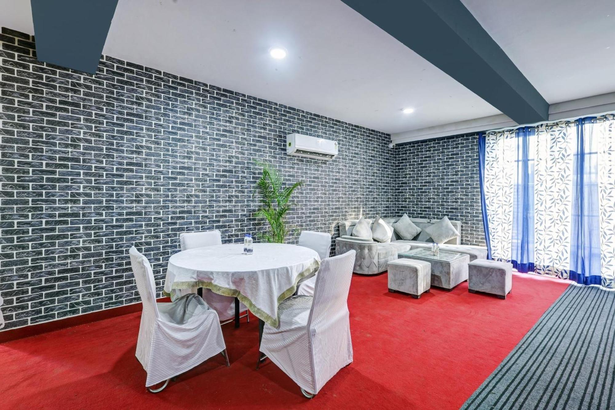 Super Townhouse Tipsyy Near Bestech Central Square Mall Gurgaon Eksteriør billede