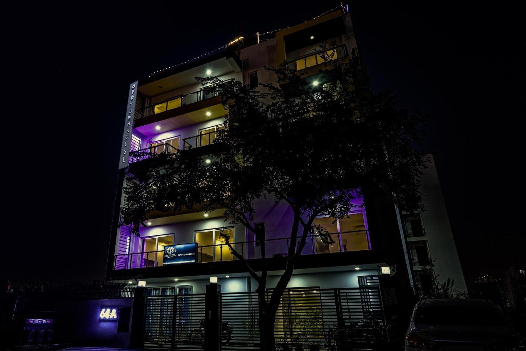 Super Townhouse Tipsyy Near Bestech Central Square Mall Gurgaon Eksteriør billede