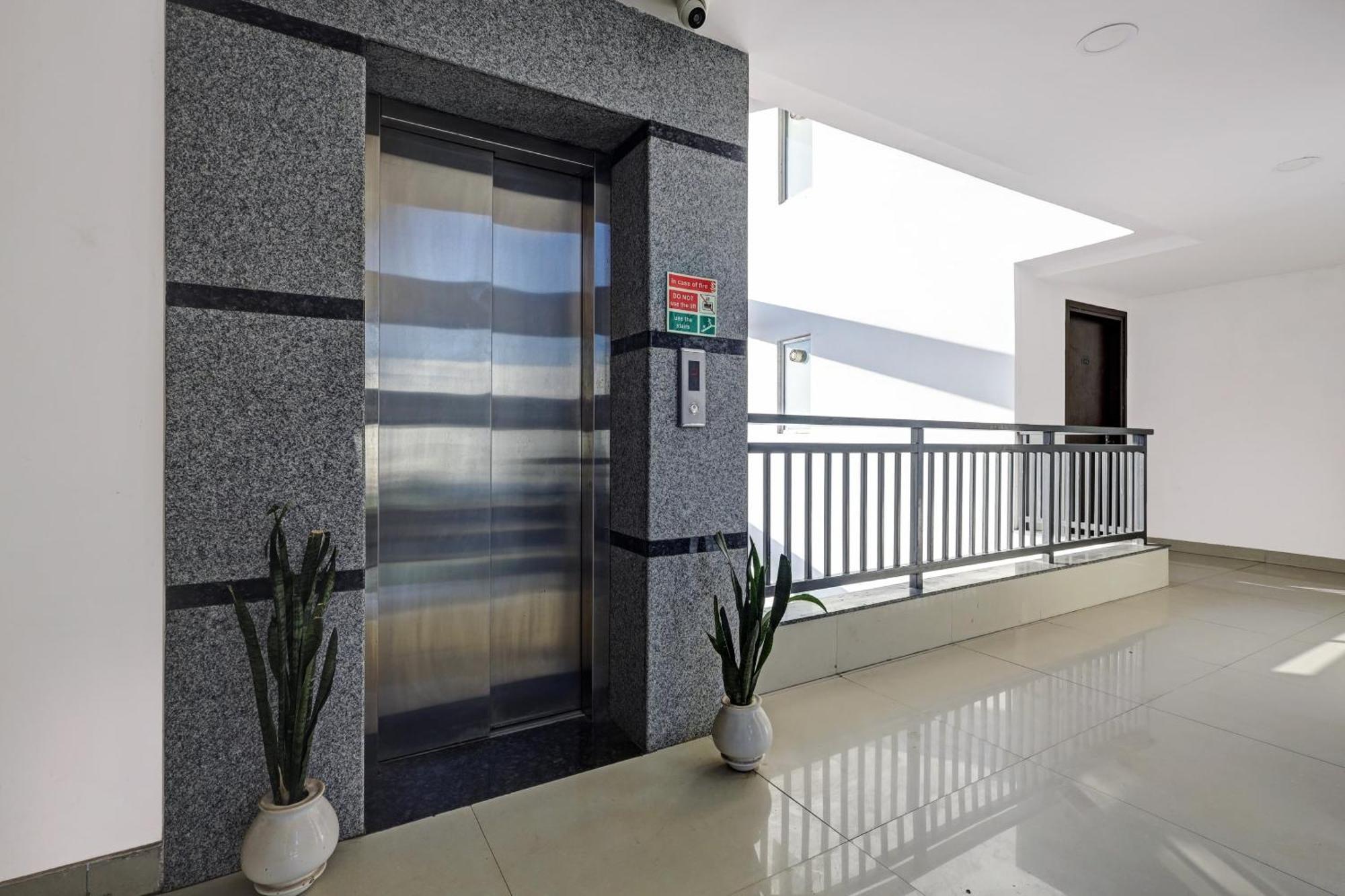 Super Townhouse Tipsyy Near Bestech Central Square Mall Gurgaon Eksteriør billede