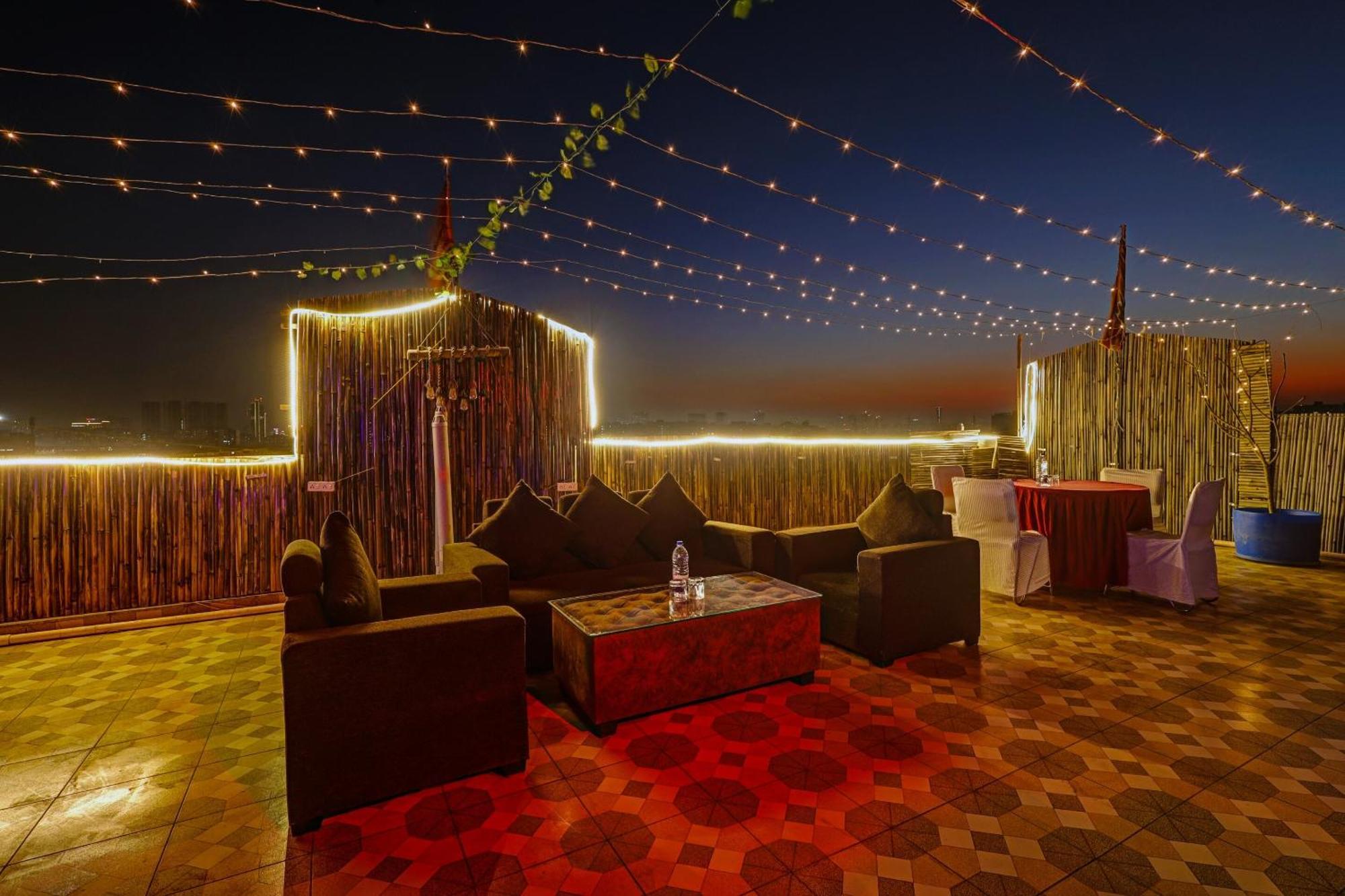Super Townhouse Tipsyy Near Bestech Central Square Mall Gurgaon Eksteriør billede