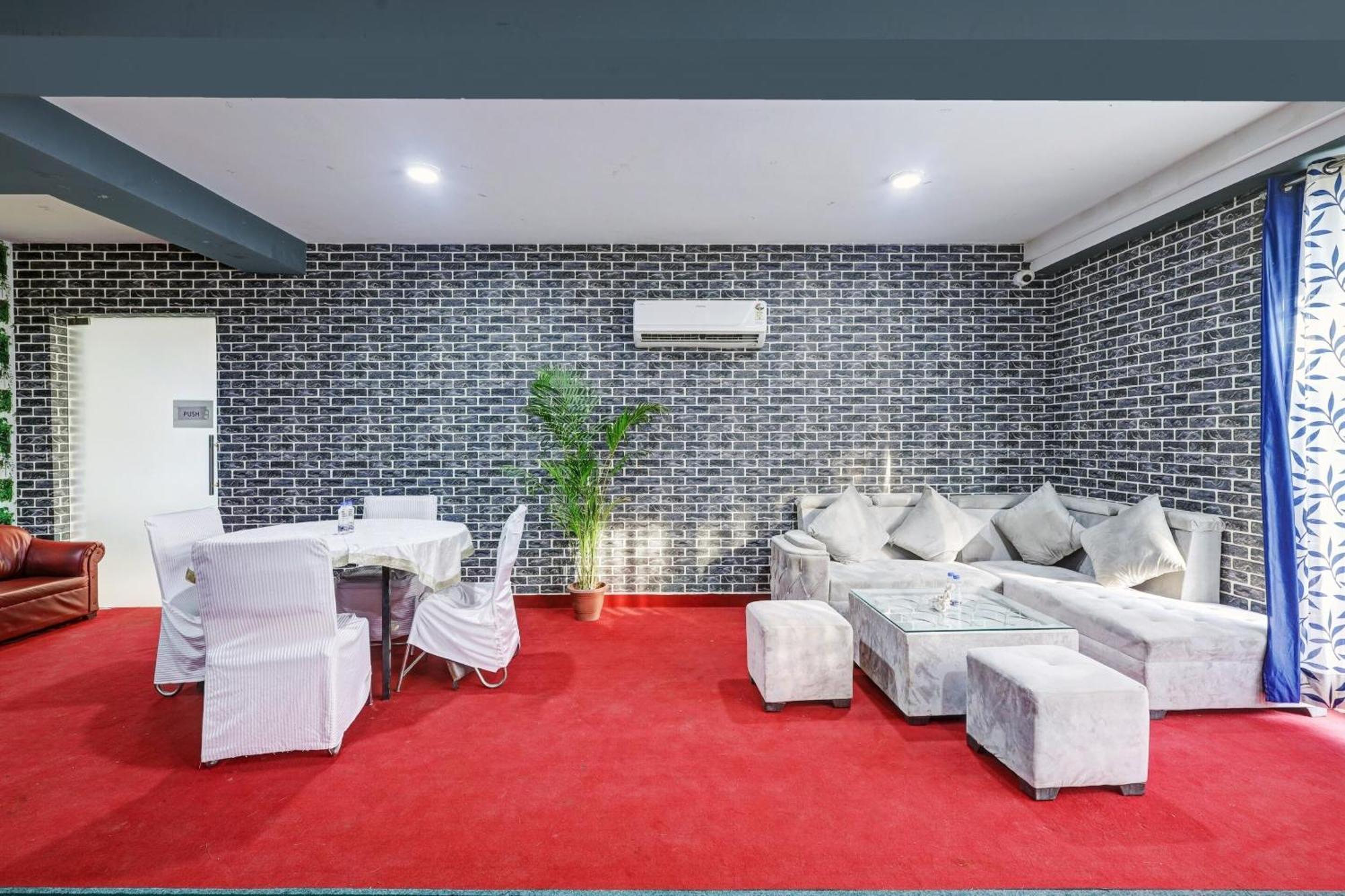 Super Townhouse Tipsyy Near Bestech Central Square Mall Gurgaon Eksteriør billede