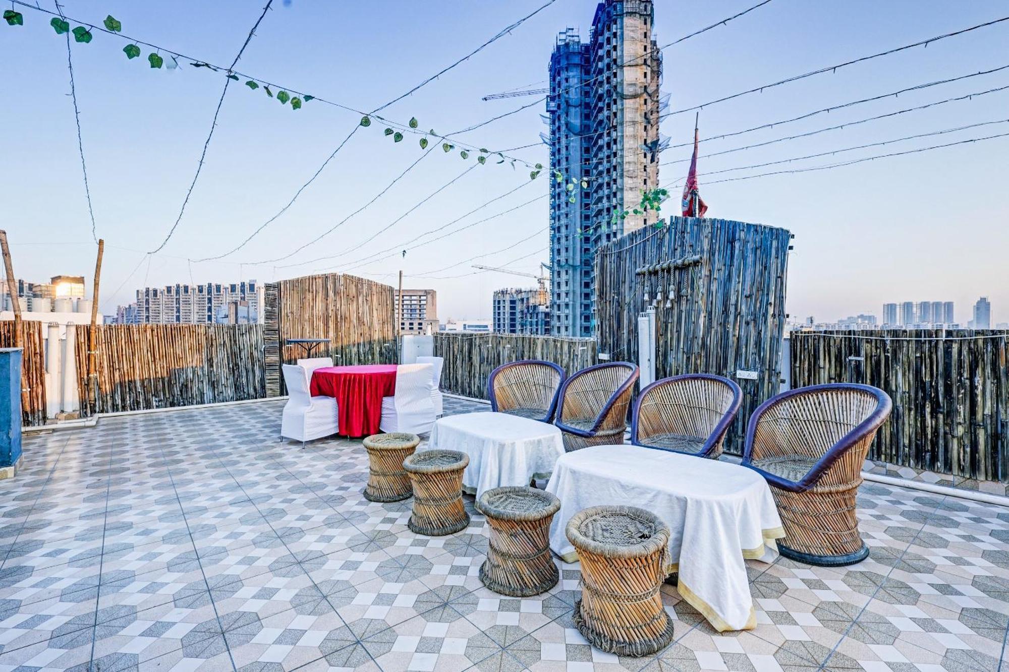 Super Townhouse Tipsyy Near Bestech Central Square Mall Gurgaon Eksteriør billede